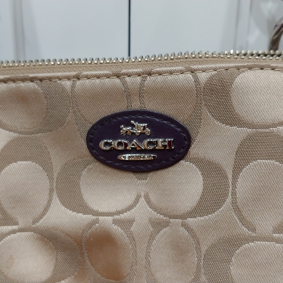 Coach purse and matching billfold - Picture 4 of 8